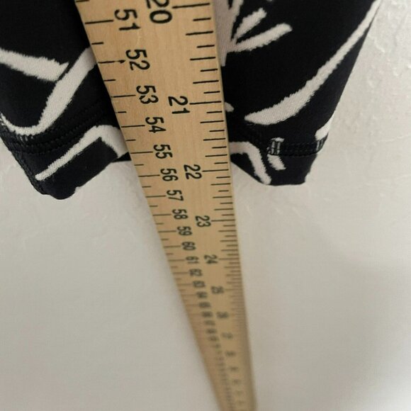 Athleta Black White Floral Elation Textured 78 Tight Leggings - Picture 9 of 9